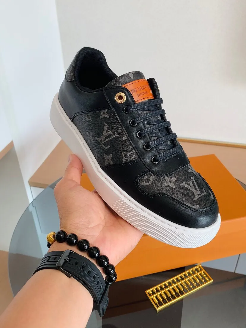 Factory price 420. [LV] Louis Vuitton's latest 🎁🎁 fashionable casual men's shoes 👟, hot style 💥 simple and elegant style, exclusive for trendy men. Unique official website latest brand 👑 original decoration, fashionable and generous, original cowhide leather ✅ breathable sheepskin lining, official website designated wear-resistant casual outsole, classic model taken in kind 🎬38-44. Can be customized45